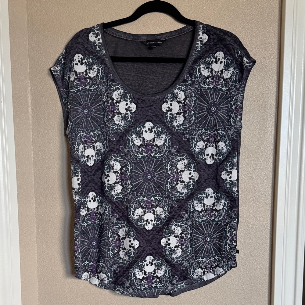 Rock & Republic Dark Gray Skull Pattern Tee